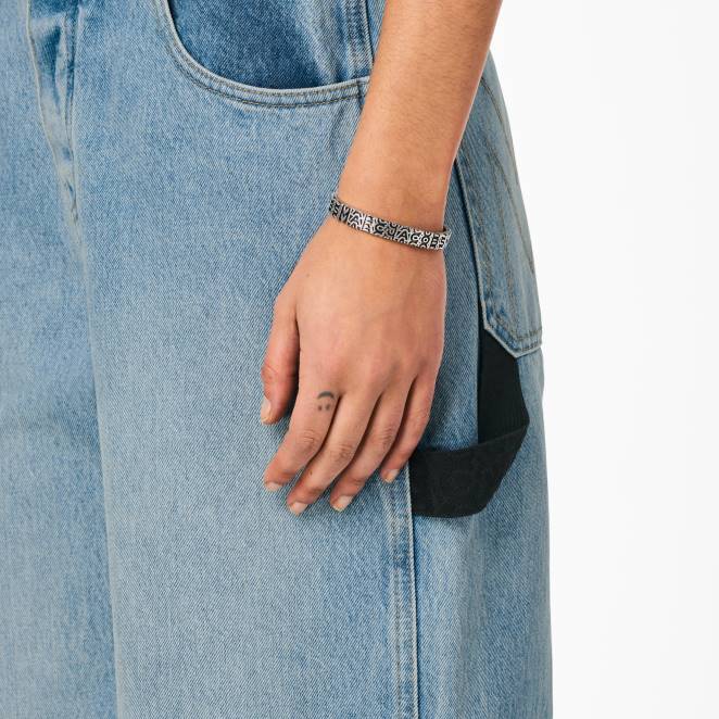 le bracelet gravé monogramme Marc Jacobs R8NP424
