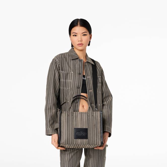 le sac fourre-tout moyen à monogramme Marc Jacobs R8NP85