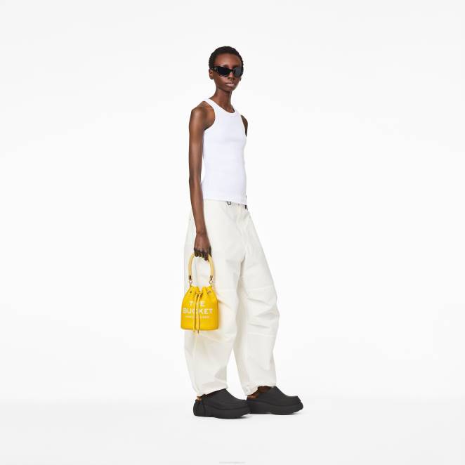 le sac seau en cuir Marc Jacobs R8NP122